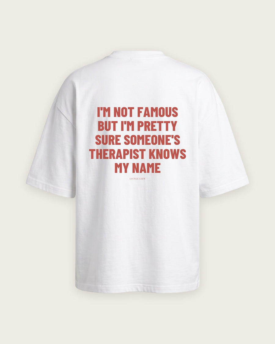 Camiseta Oversized “Someone's Therapist Knows My Name”