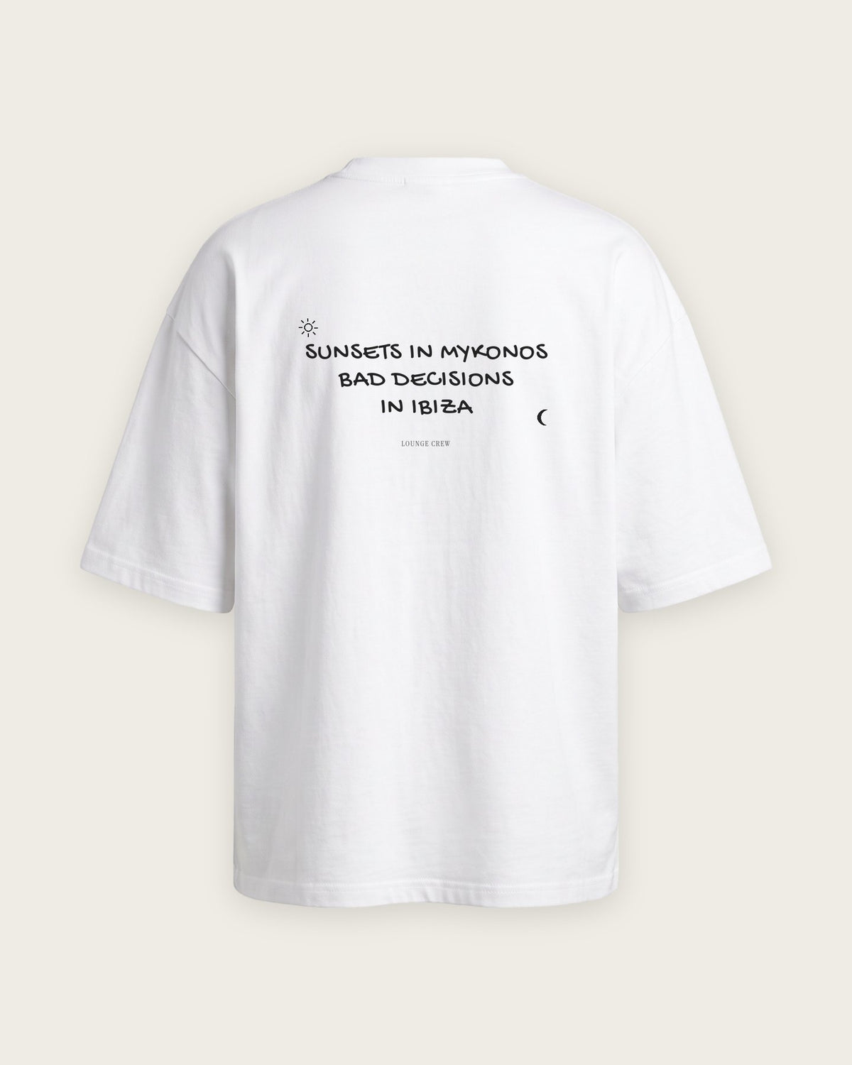 Camiseta Oversized “Sunsets in Mykonos, Bad Decisions in Ibiza” — Branco