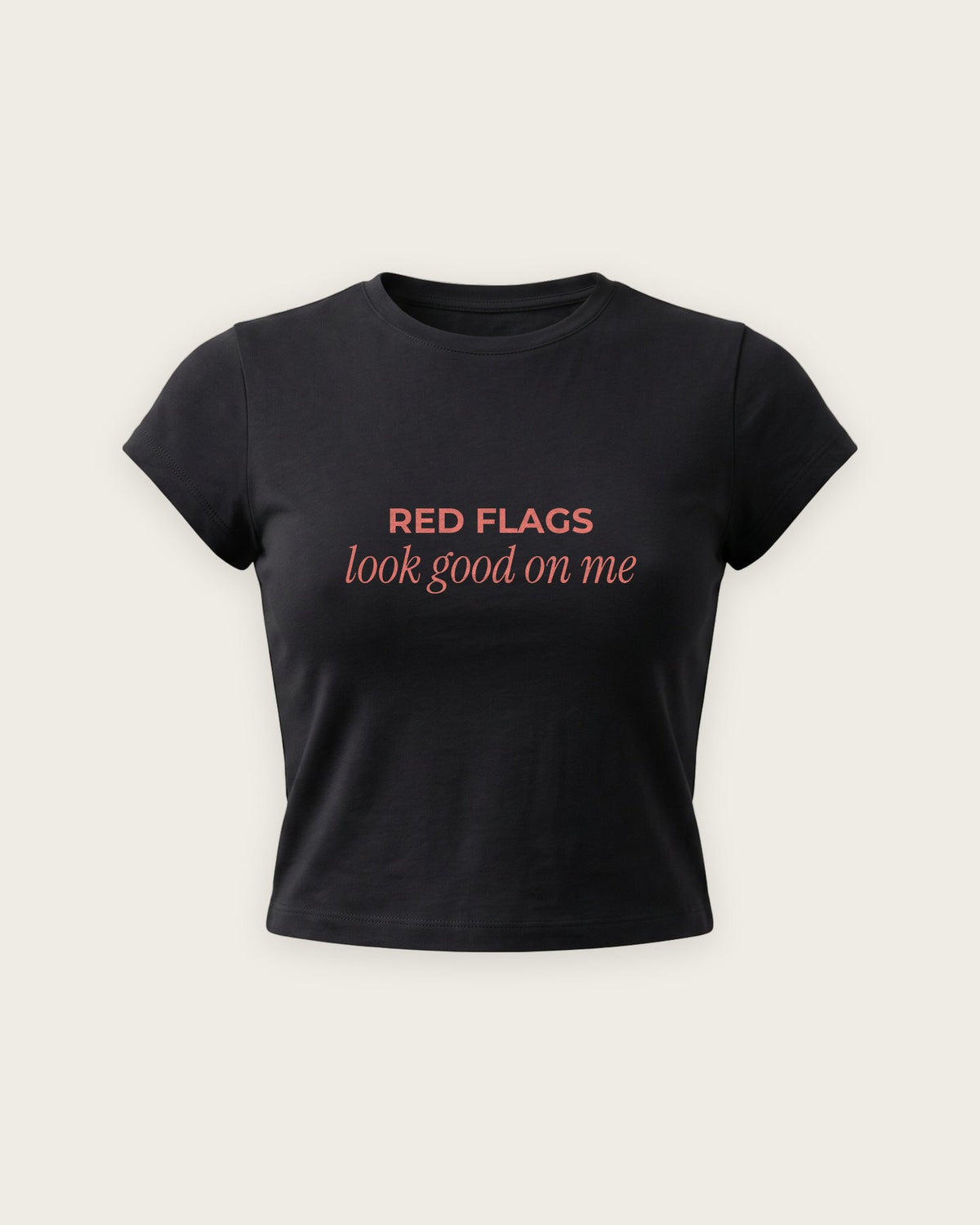 Baby Tee “Red Flags Look Good on Me” — Preto